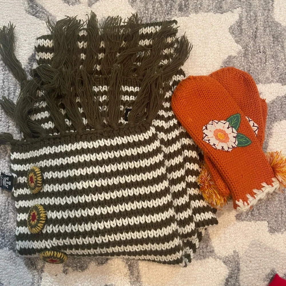 Anthropologie Striped Green and White Scarf/Orange Mittens Set - Picture 3 of 3